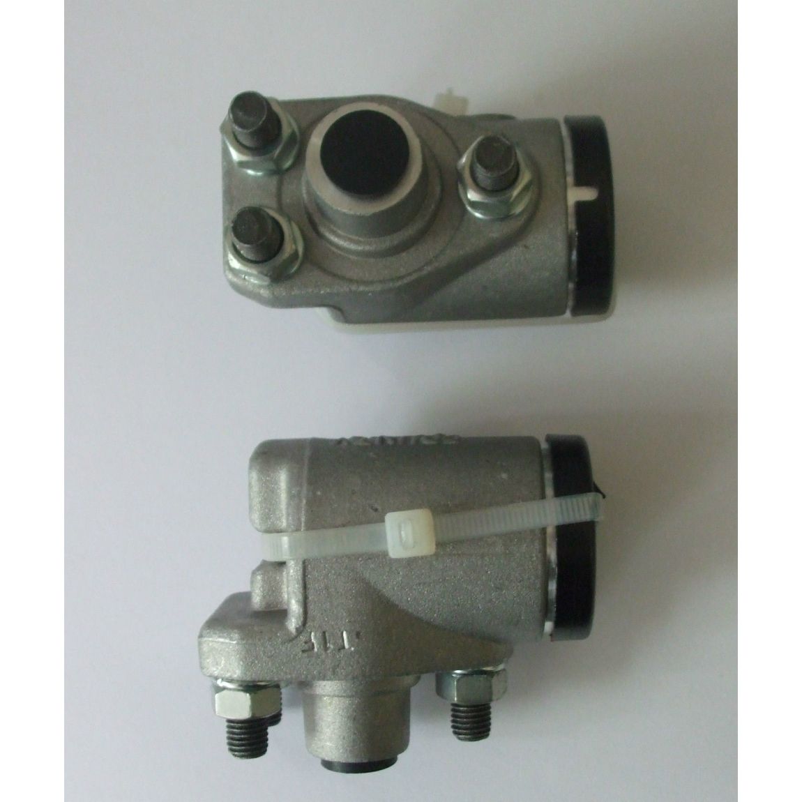 FRONT BRAKE WHEEL CYLINDERS x2 (Wolseley 6/90) (Ser. 1 & 2) (1954- 58 Only) 