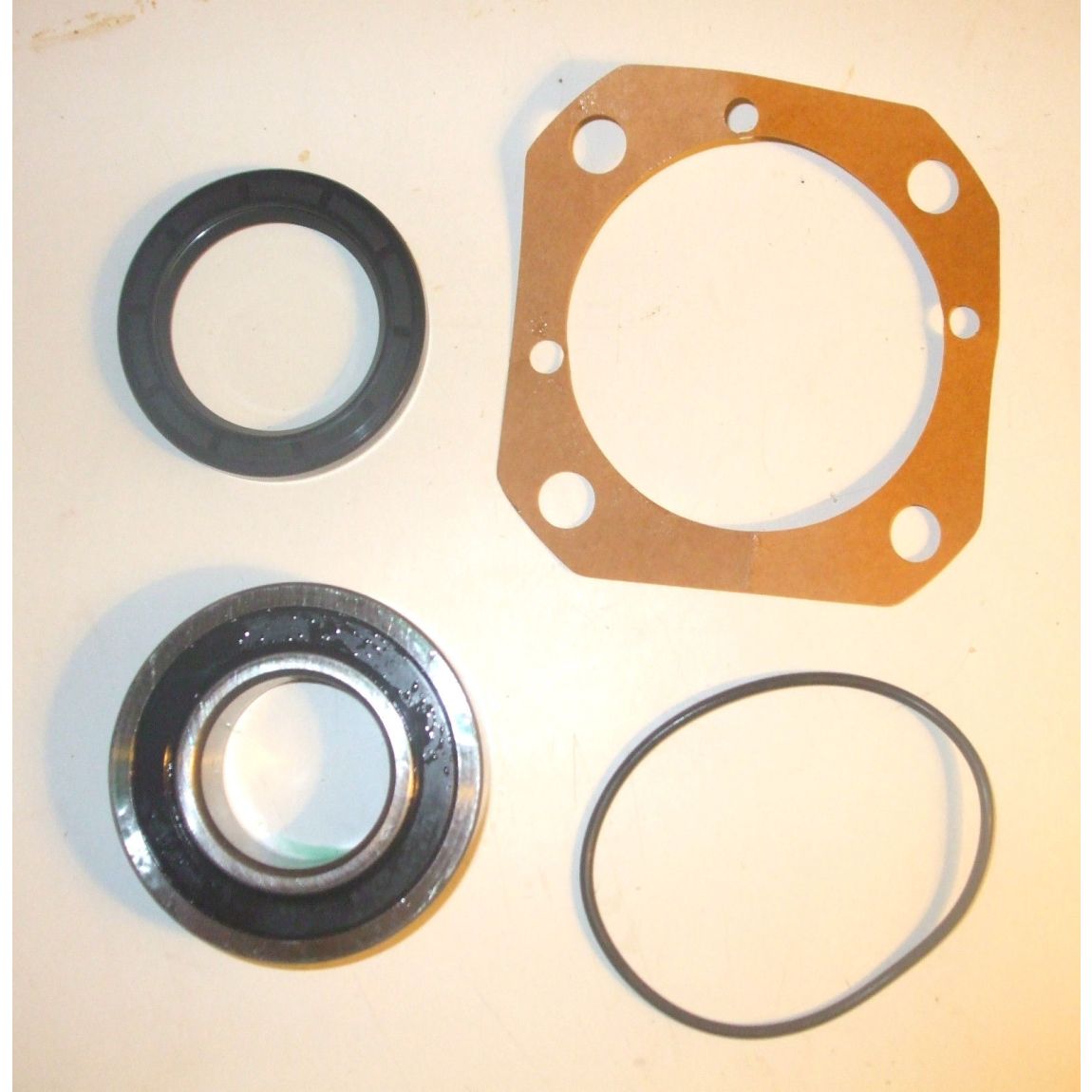 REAR WHEEL HUB BEARING KIT x1 (MG B) (1962- 65 Only) (** Banjo Type**)