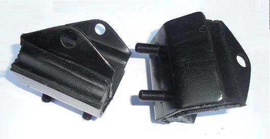 FRONT SUBFRAME (V MOUNTS) x2 (Jaguar 420G) (* Not 420 *) (1966- 70) 