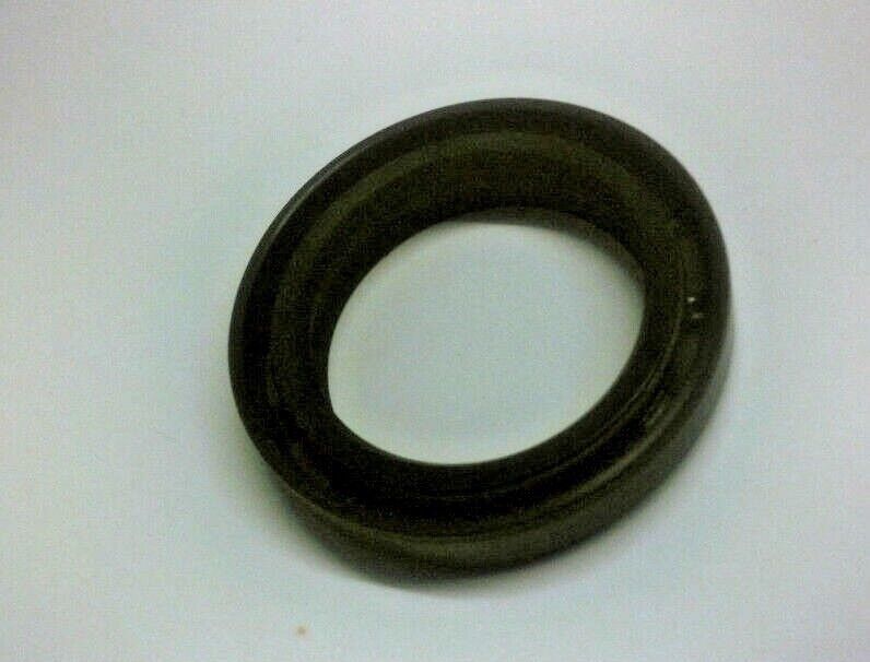 GEARBOX REAR OIL SEAL x1 (Riley 2.6 Saloon) (1957- 59)