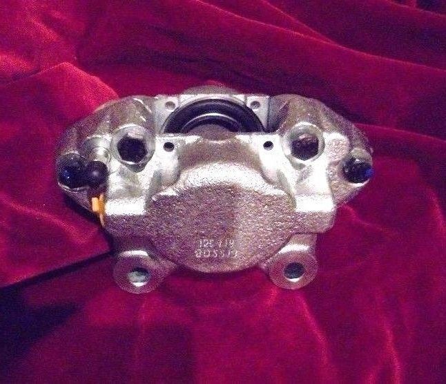 FRONT BRAKE CALIPER (RIGHT SIDE) x1 (Triumph Herald) (1965- 71)