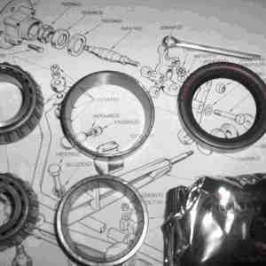 FRONT WHEEL HUB BEARING KIT x1 (Triumph Stag) (1970- 77) 