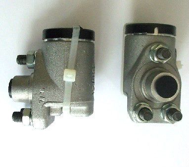 FRONT BRAKE WHEEL CYLINDERS x2 (Jaguar XK120 Mk1) (** Manaul Adjusting Brakes **) 