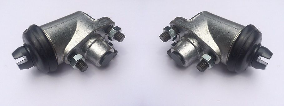 FRONT BRAKE WHEEL CYLINDERS x2 (Jaguar XK120 Mk2) (** Self Adjusting Brakes **)    