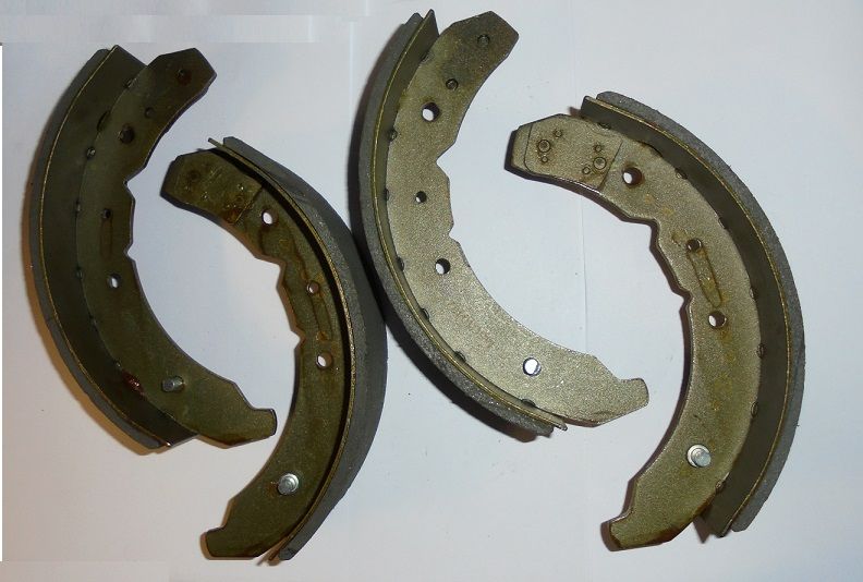 FRONT BRAKE SHOES SET (Ford Zephyr Zodiac Consul Mk2) (1956- 60) 